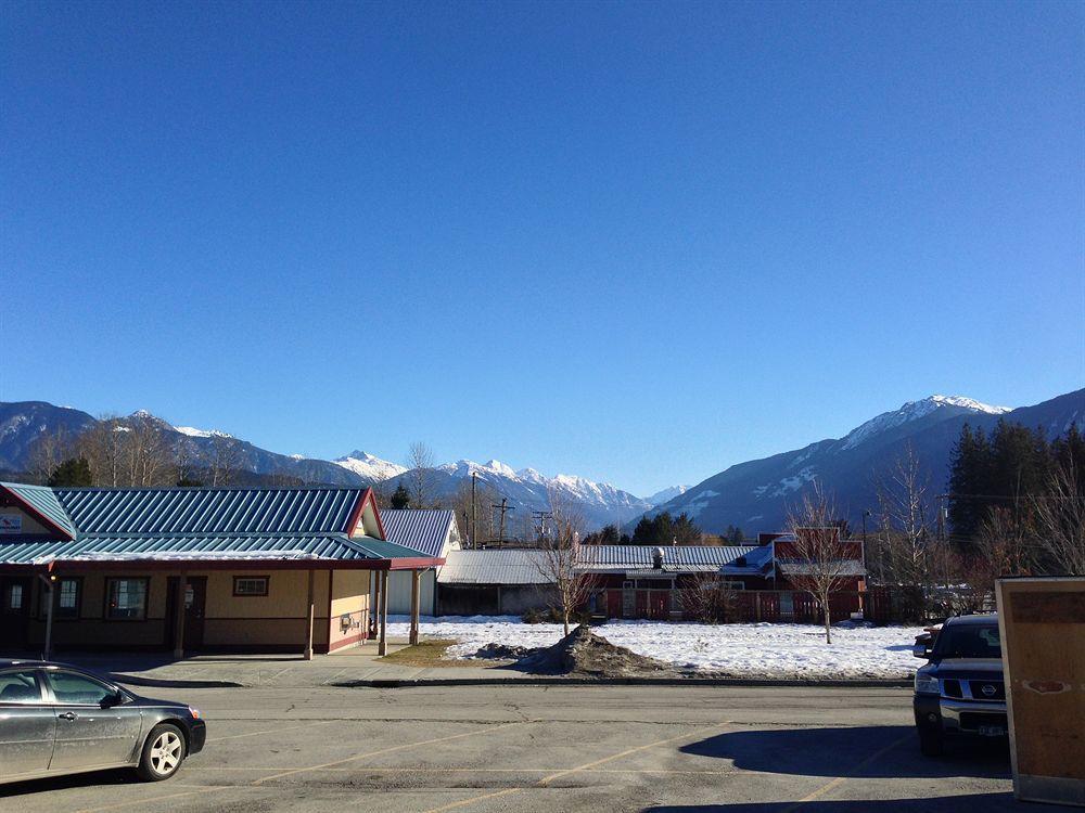 Pemberton Hotel Exterior foto